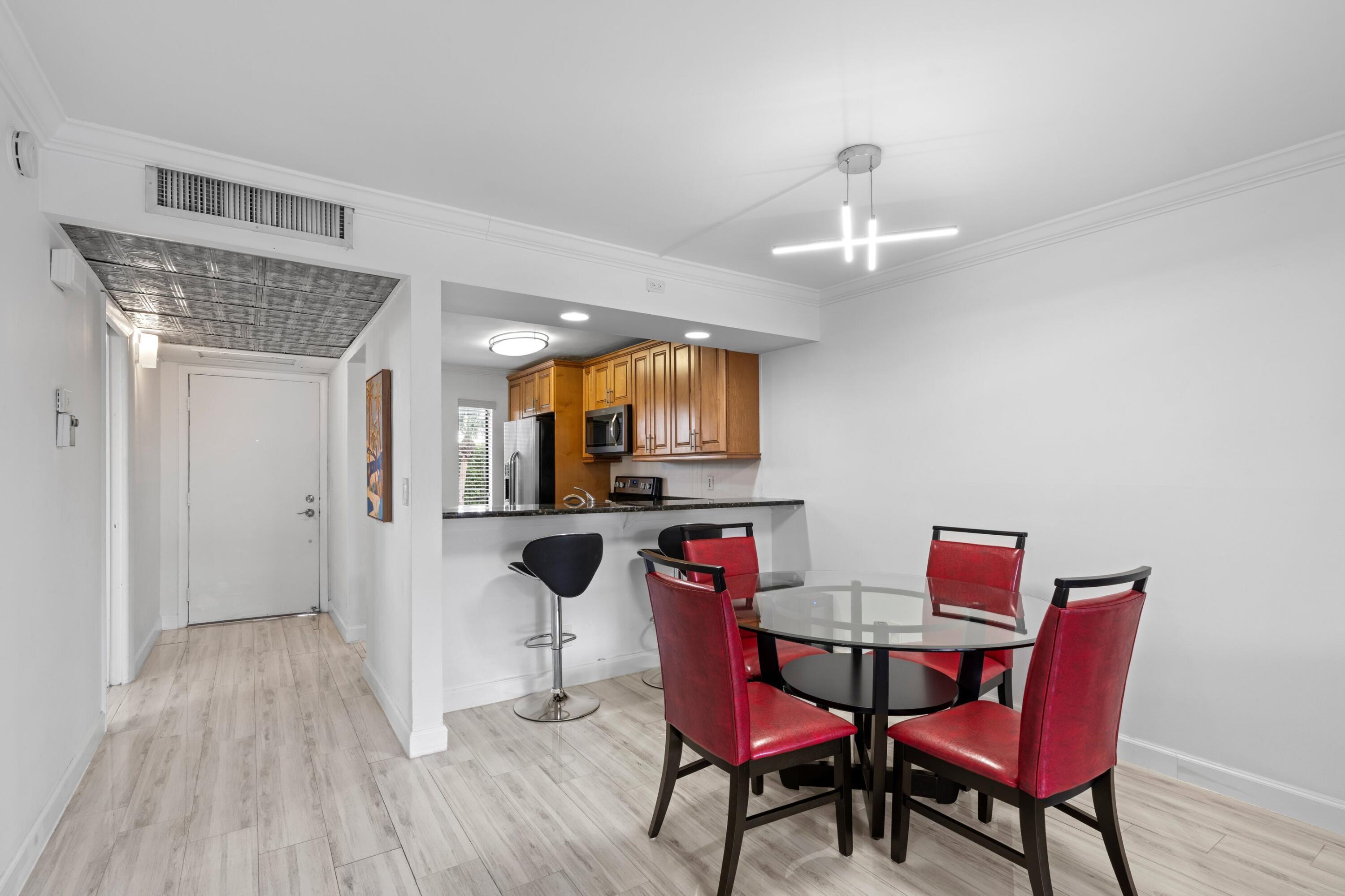 16 Royal Palm Way, Unit 2050 Boca Raton, FL 33432 - Photo 8 of 39 Dining Room