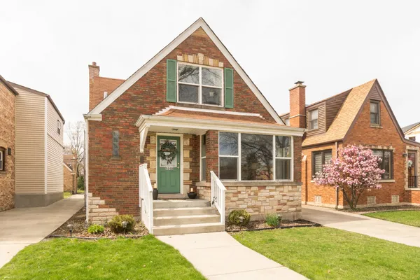 $469,900 | 9840 South St Louis Avenue, Evergreen Park, IL 60805