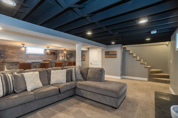 $469,900 | 9840 South St Louis Avenue, Evergreen Park, IL 60805