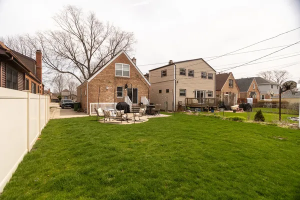 $469,900 | 9840 South St Louis Avenue, Evergreen Park, IL 60805