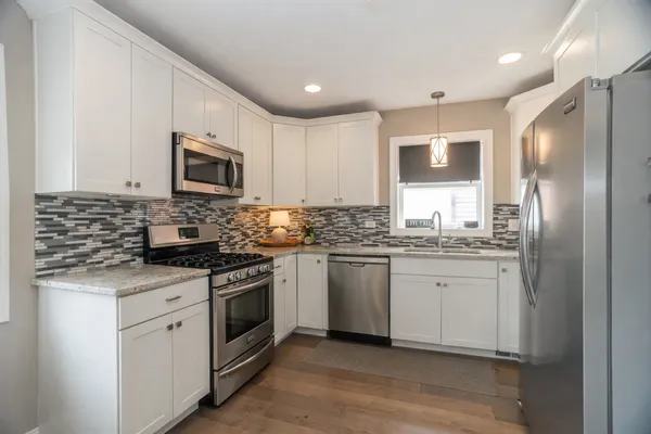 $469,900 | 9840 South St Louis Avenue, Evergreen Park, IL 60805