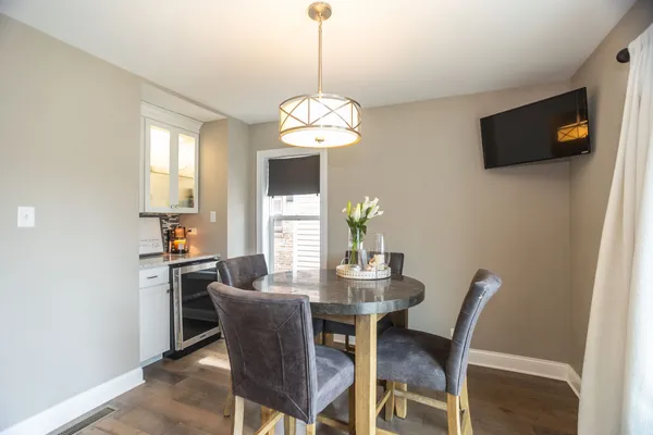 $469,900 | 9840 South St Louis Avenue, Evergreen Park, IL 60805