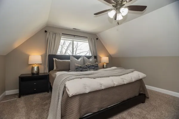 $469,900 | 9840 South St Louis Avenue, Evergreen Park, IL 60805