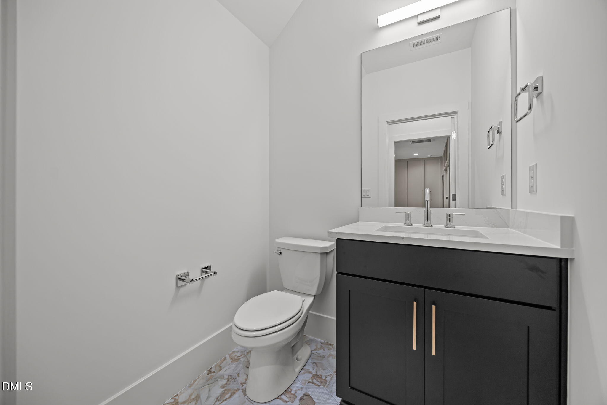 5304 Dixon Drive Raleigh, NC 27609 - Photo 10 of 17 48-web-or-mls-IMG_9039
