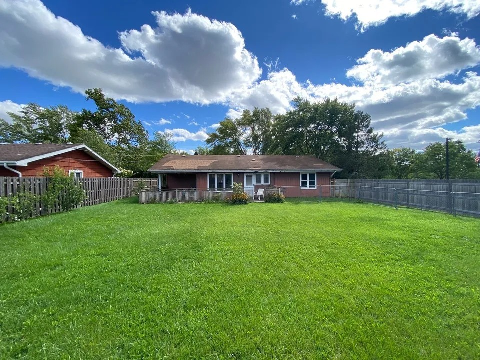 1530 Hassell Road Hoffman Estates, IL 60169 - Photo 8 of 9
