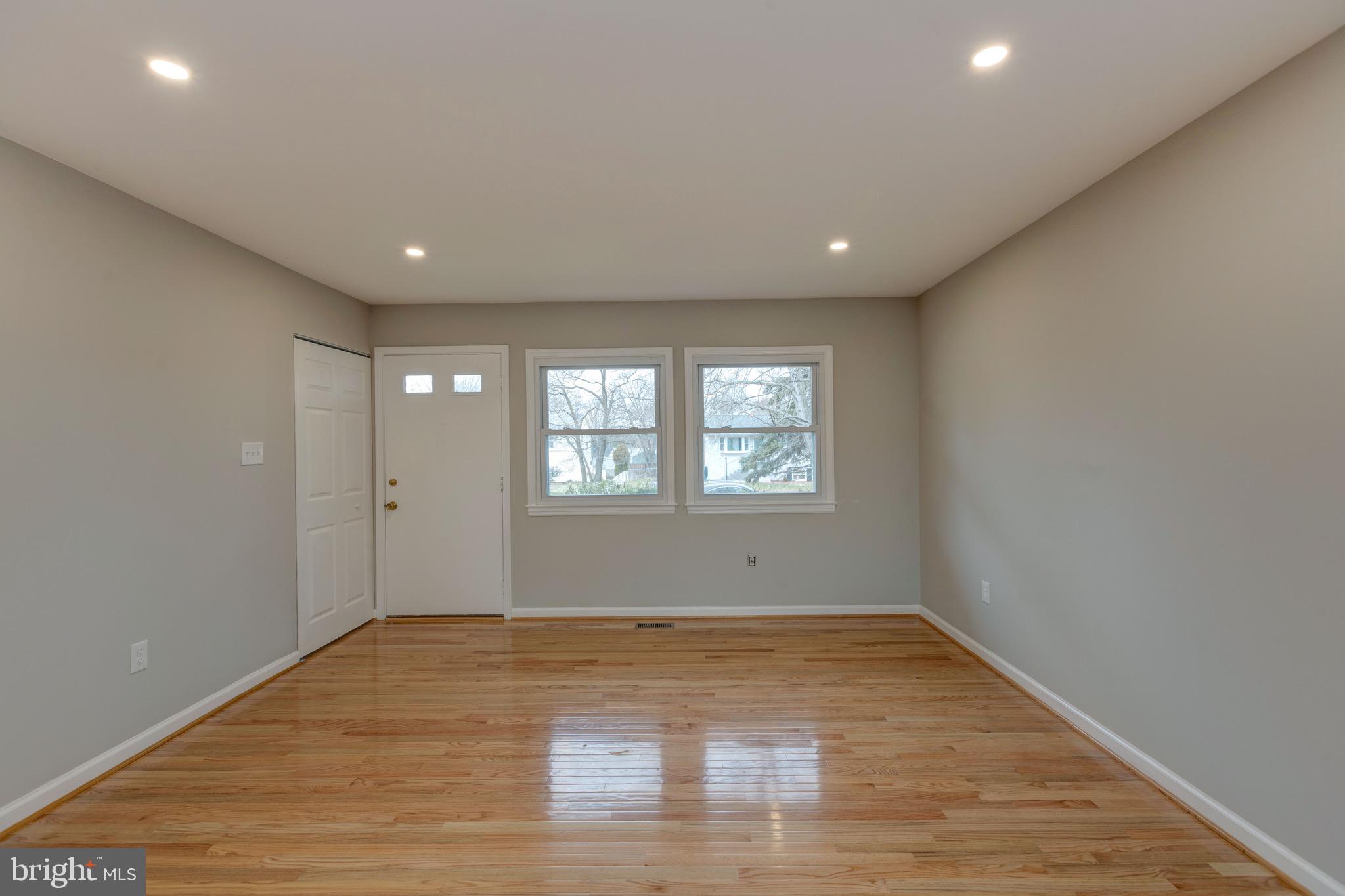 1012 South Hoga Road Sterling, VA 20164 - Photo 12 of 31 Gallery Image 12