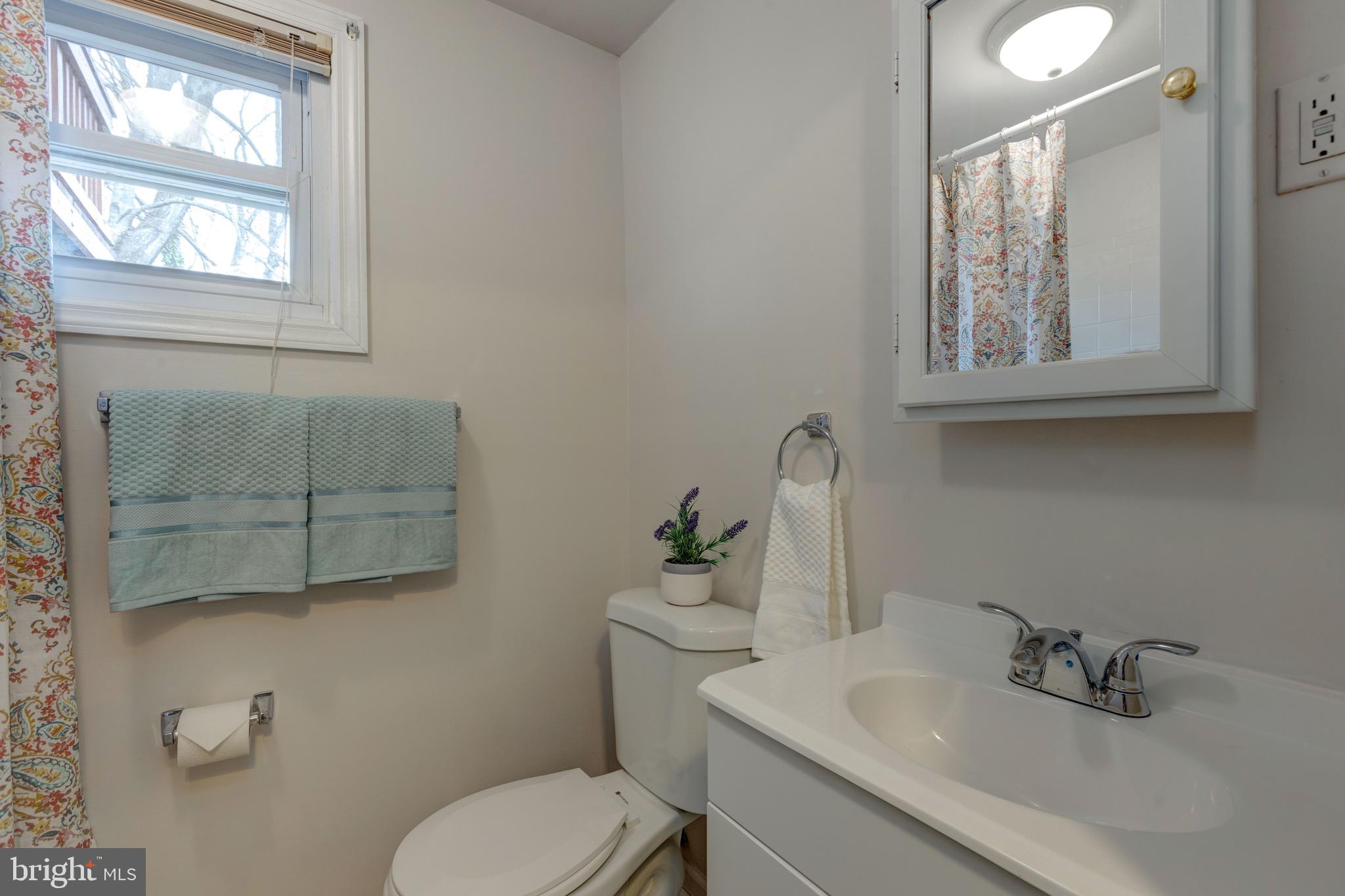 1012 South Hoga Road Sterling, VA 20164 - Photo 19 of 31 Gallery Image 19