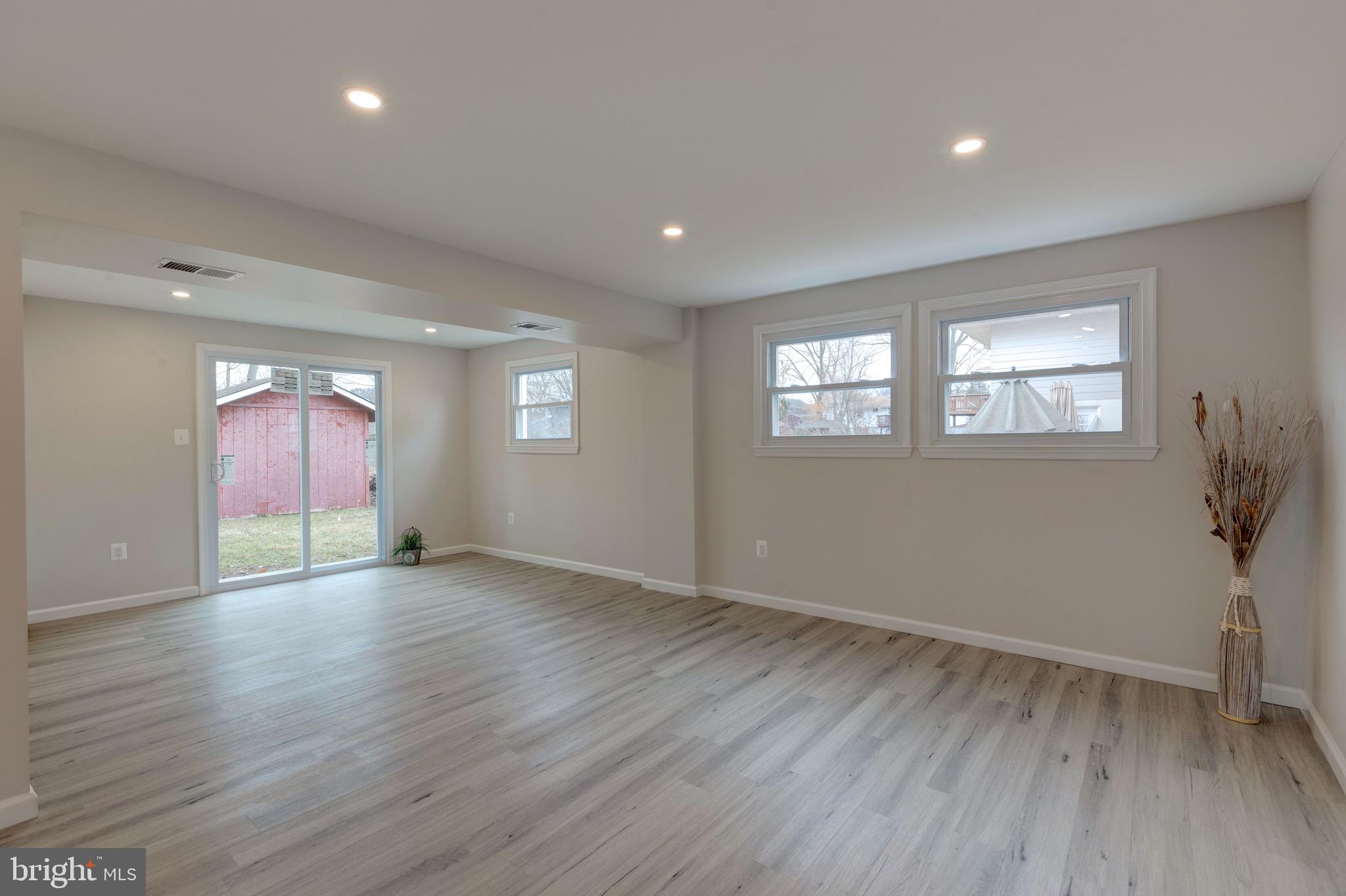 1012 South Hoga Road Sterling, VA 20164 - Photo 22 of 31 Gallery Image 22