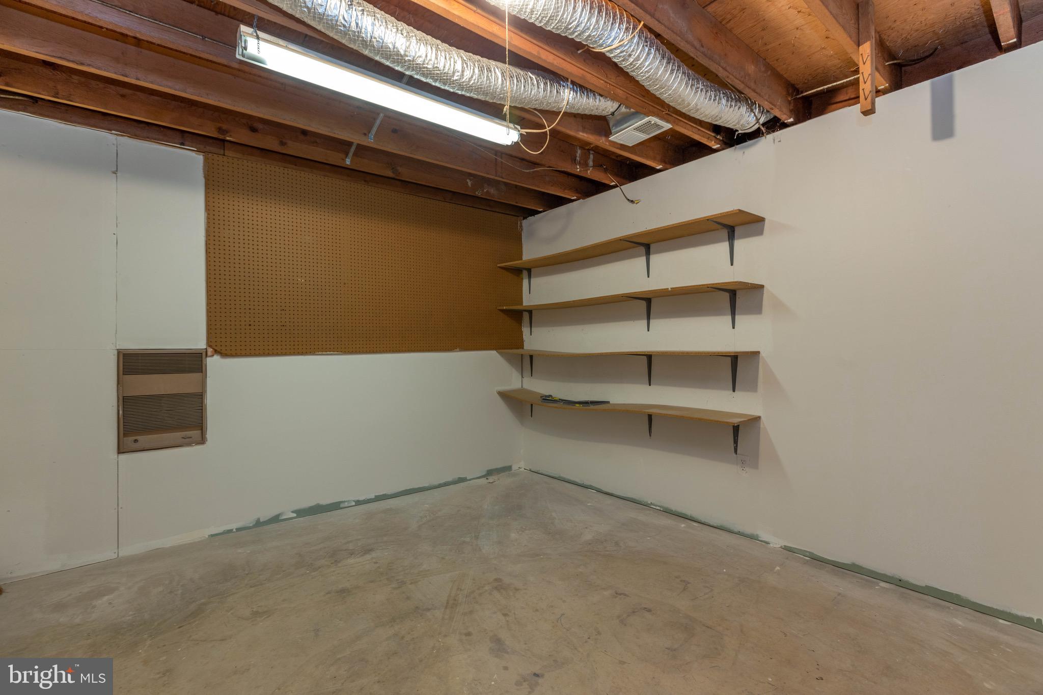 1012 South Hoga Road Sterling, VA 20164 - Photo 26 of 31 Gallery Image 26
