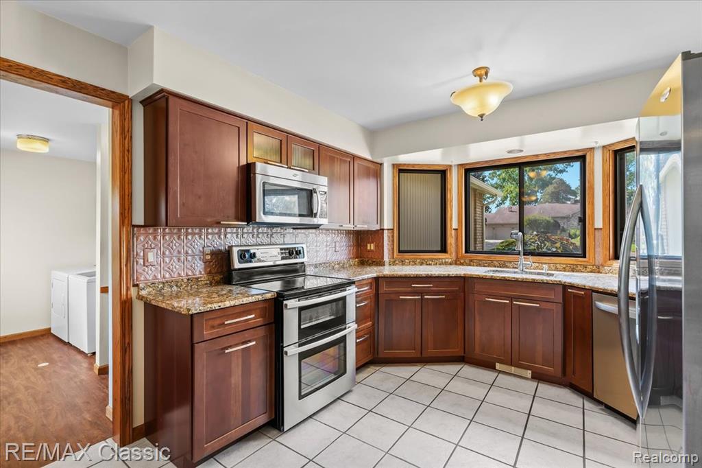 4432 Ravinewood Drive Commerce Township, MI 48382 - Photo 19 of 50 Gallery Image 19