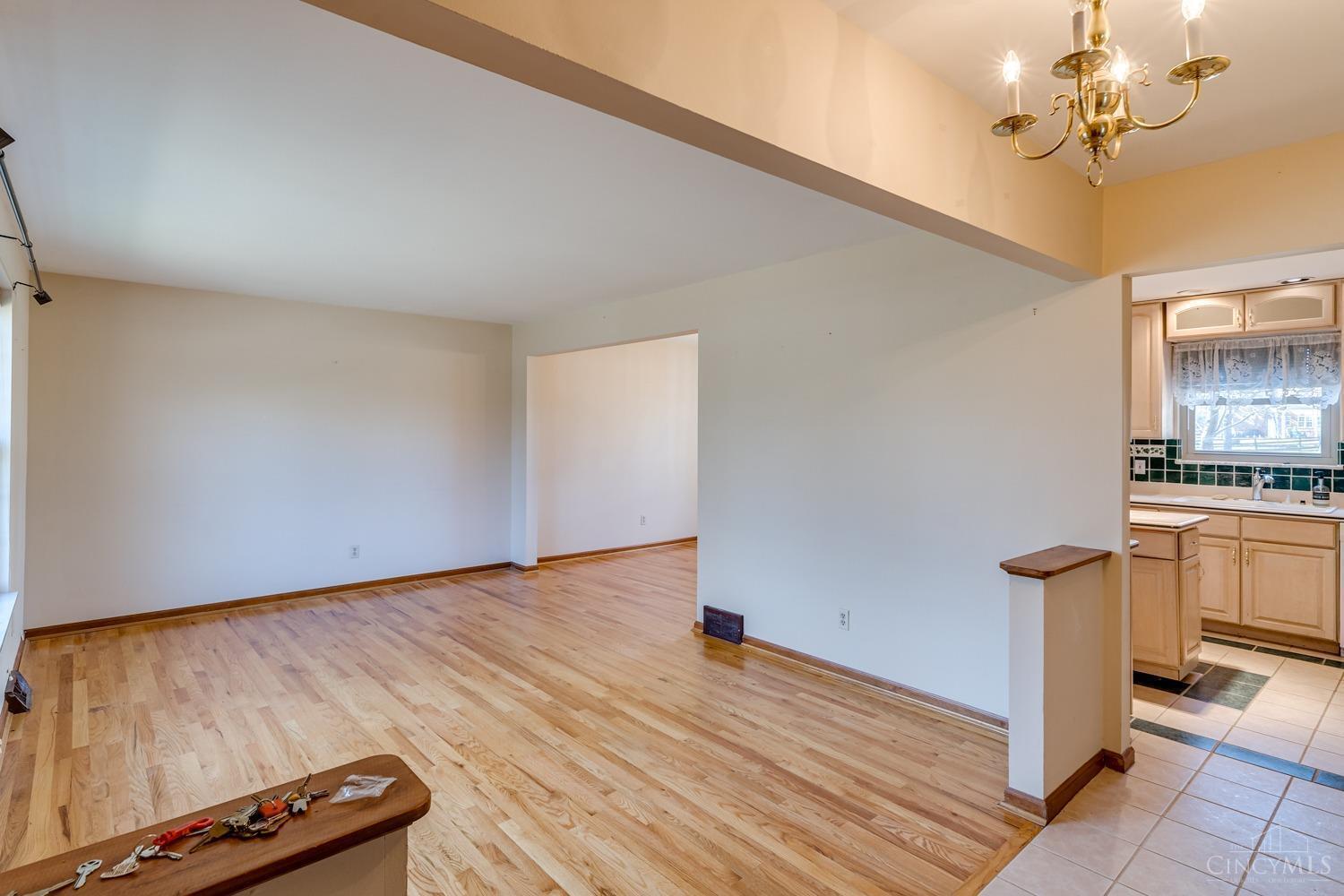 2701 Ebenezer Road Cincinnati, OH 45233 - Photo 7 of 49