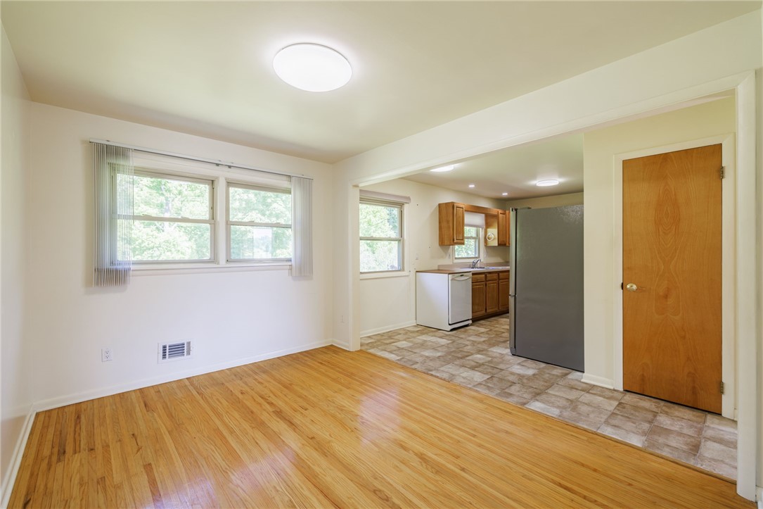 1254 Shoecraft Road Penfield, NY 14580 - Photo 7 of 25