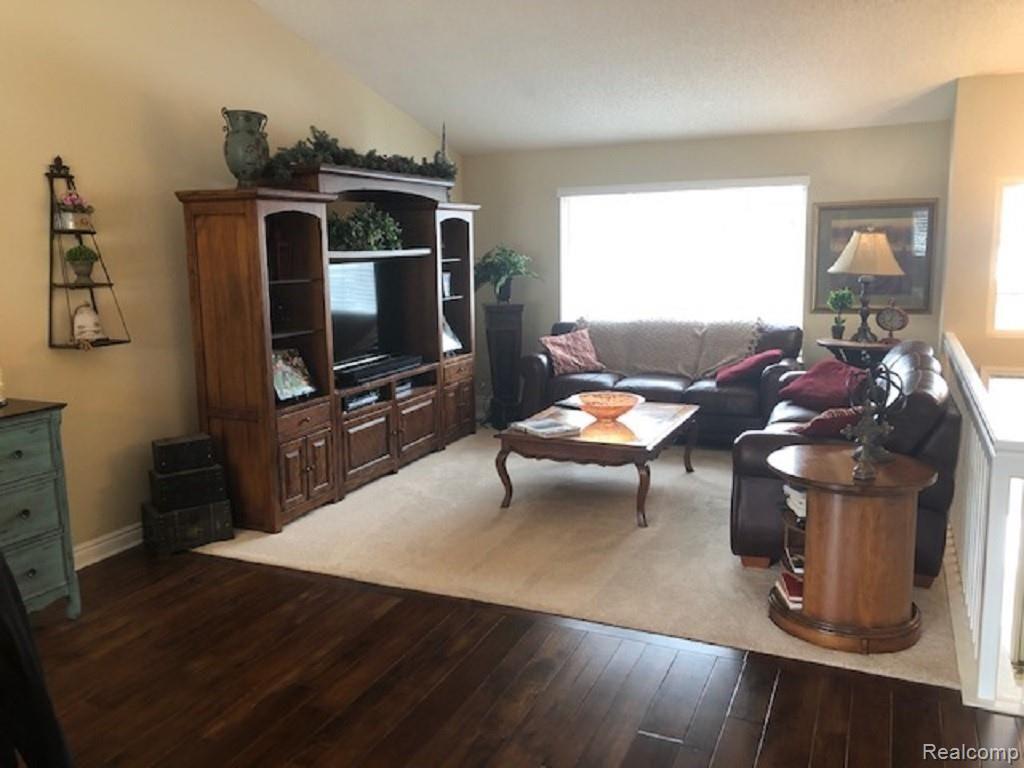 3168 Silverbrook Drive Rochester, MI 48306 - Photo 8 of 26 7.JPG