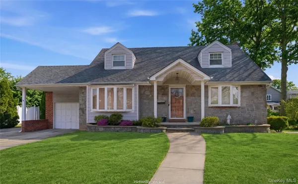 $1,099,000 | 119 Woodoak Drive, Westbury, NY 11590