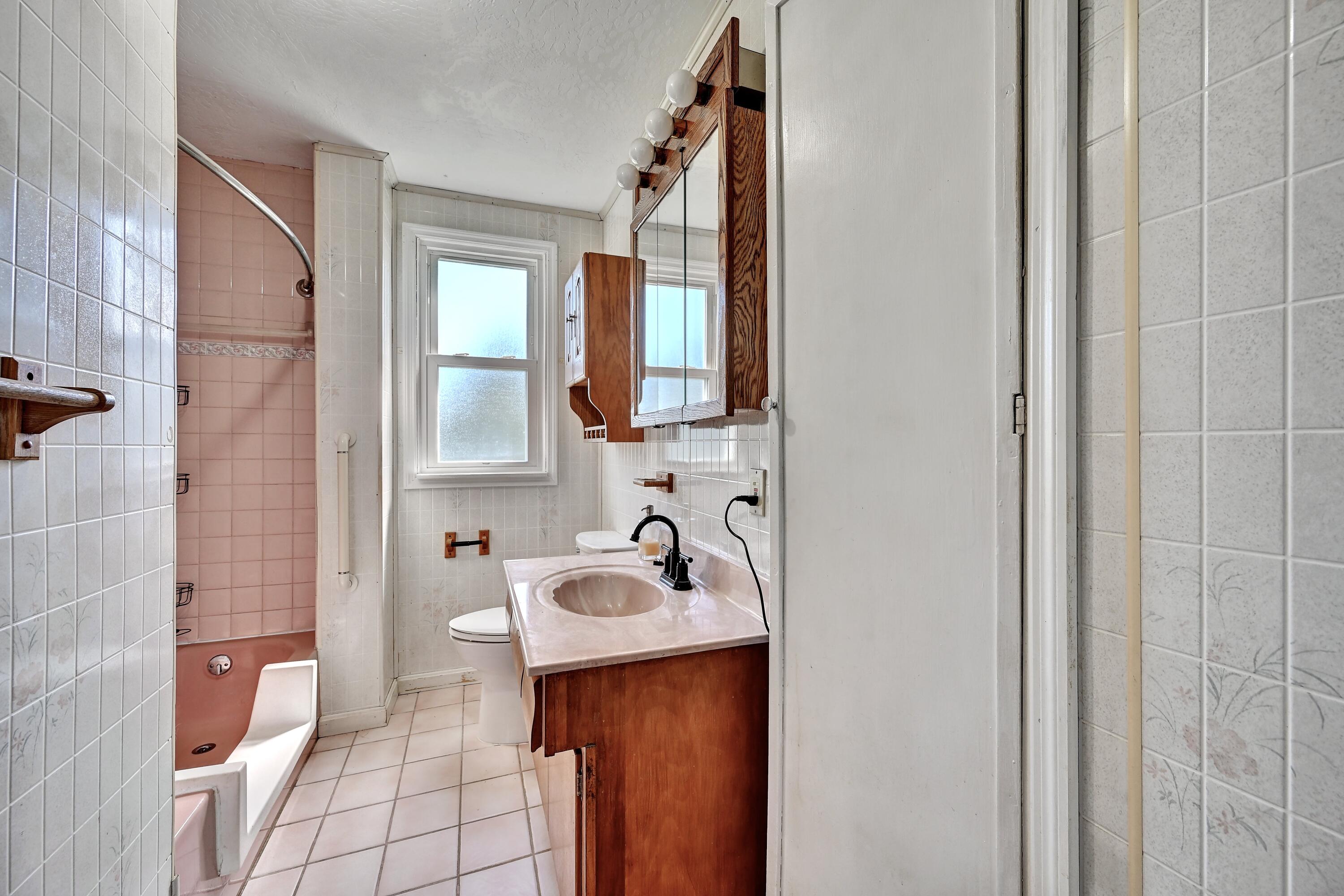 861 Gilbert Ridge Road Alexandria, KY 41001 - Photo 14 of 29 Bathroom picture