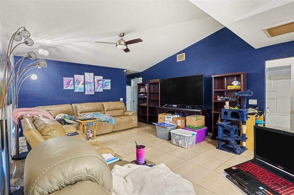 1464 Bluff Loop Dundee, FL 33838 - Photo 4 of 28