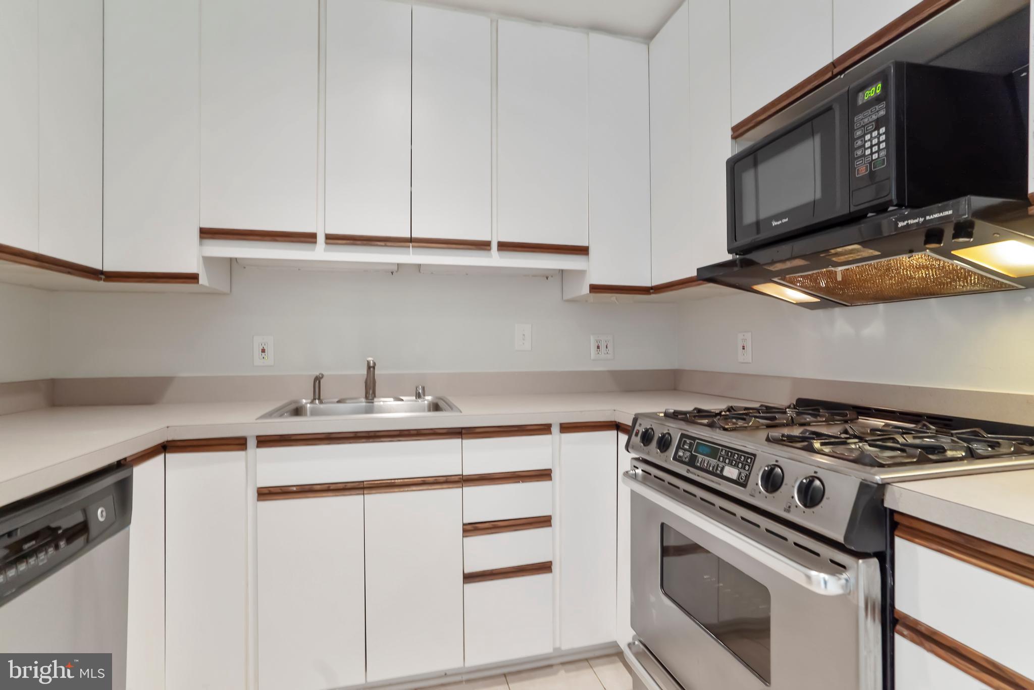7802 Overhill Road Glen Burnie, MD 21060 - Photo 7 of 33