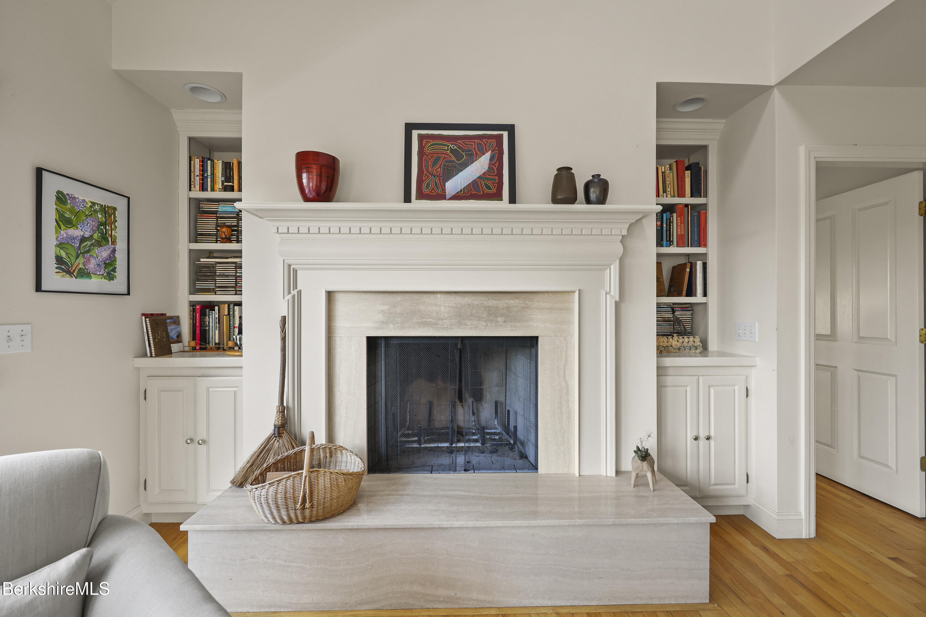 130 E Road Alford, MA 01266 - Photo 12 of 29 35 Living Room