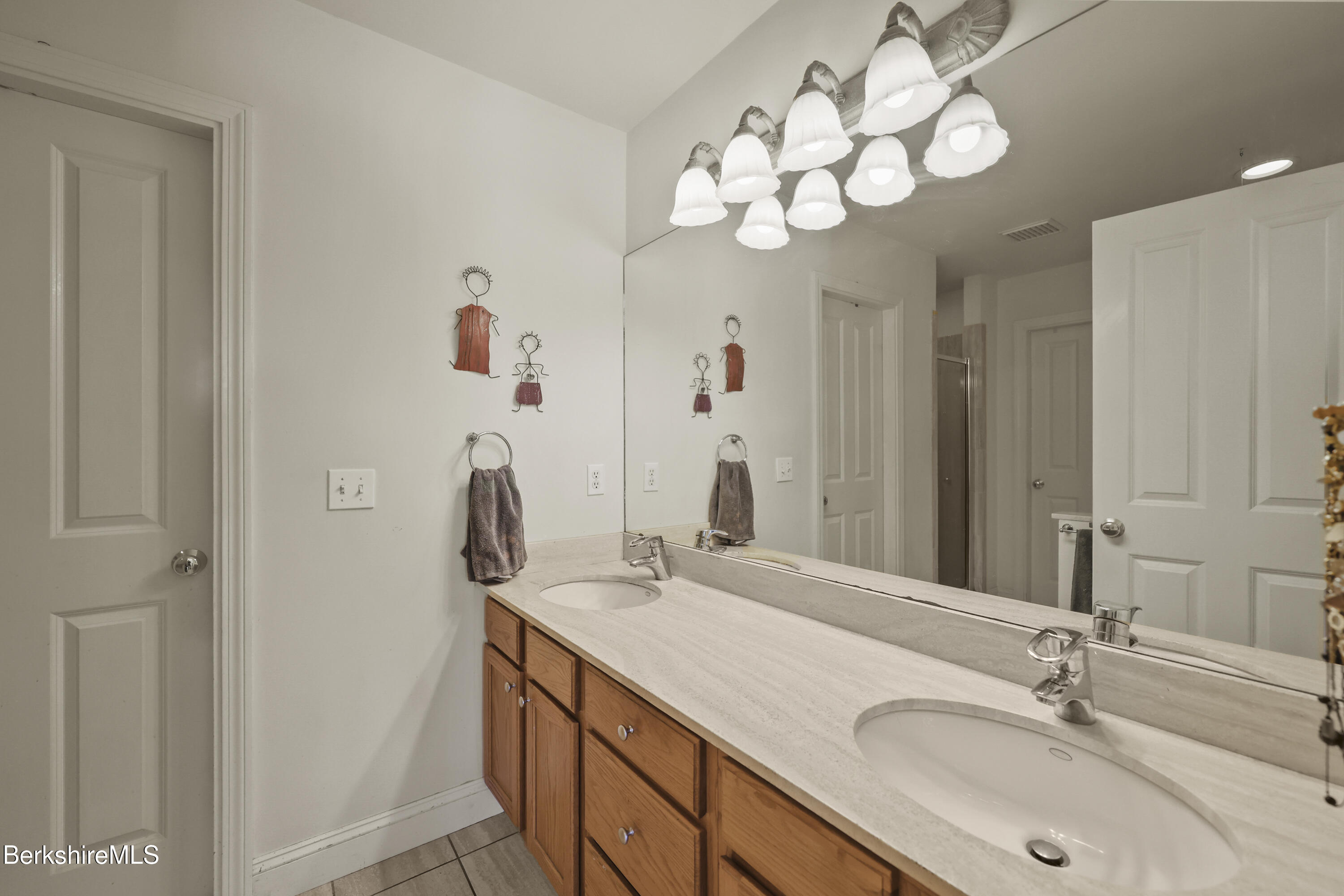 130 E Road Alford, MA 01266 - Photo 15 of 27 125 Primary Bathroom