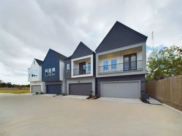 $289,900 | 3004 Jensen Drive, Houston, TX 77026