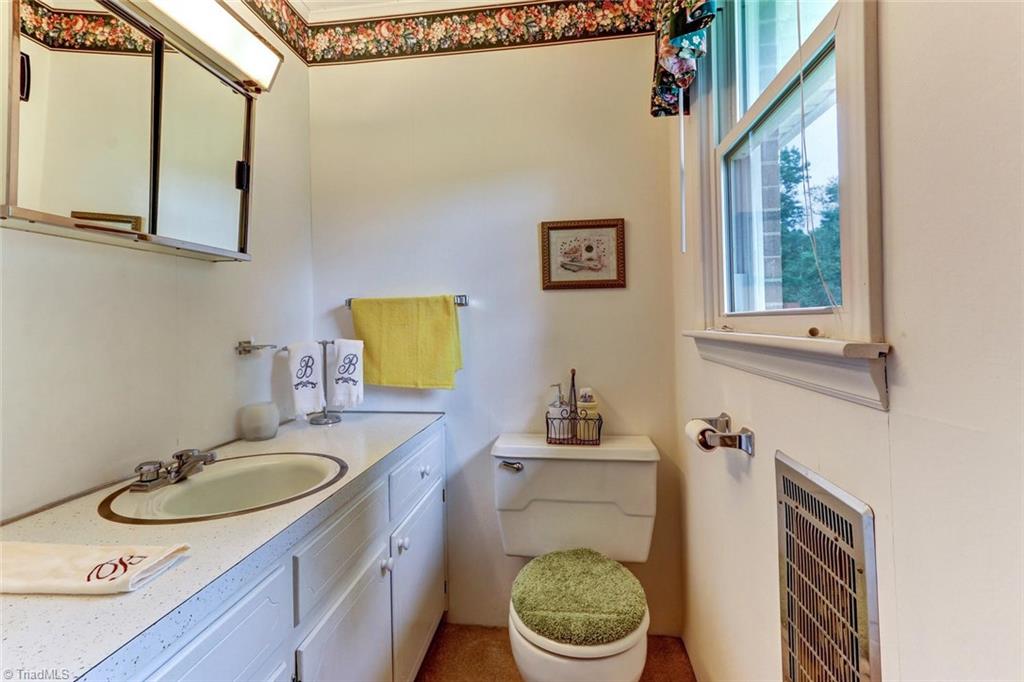 806 Grooms Road Reidsville, NC 27320 - Photo 14 of 25 Gallery Image 14