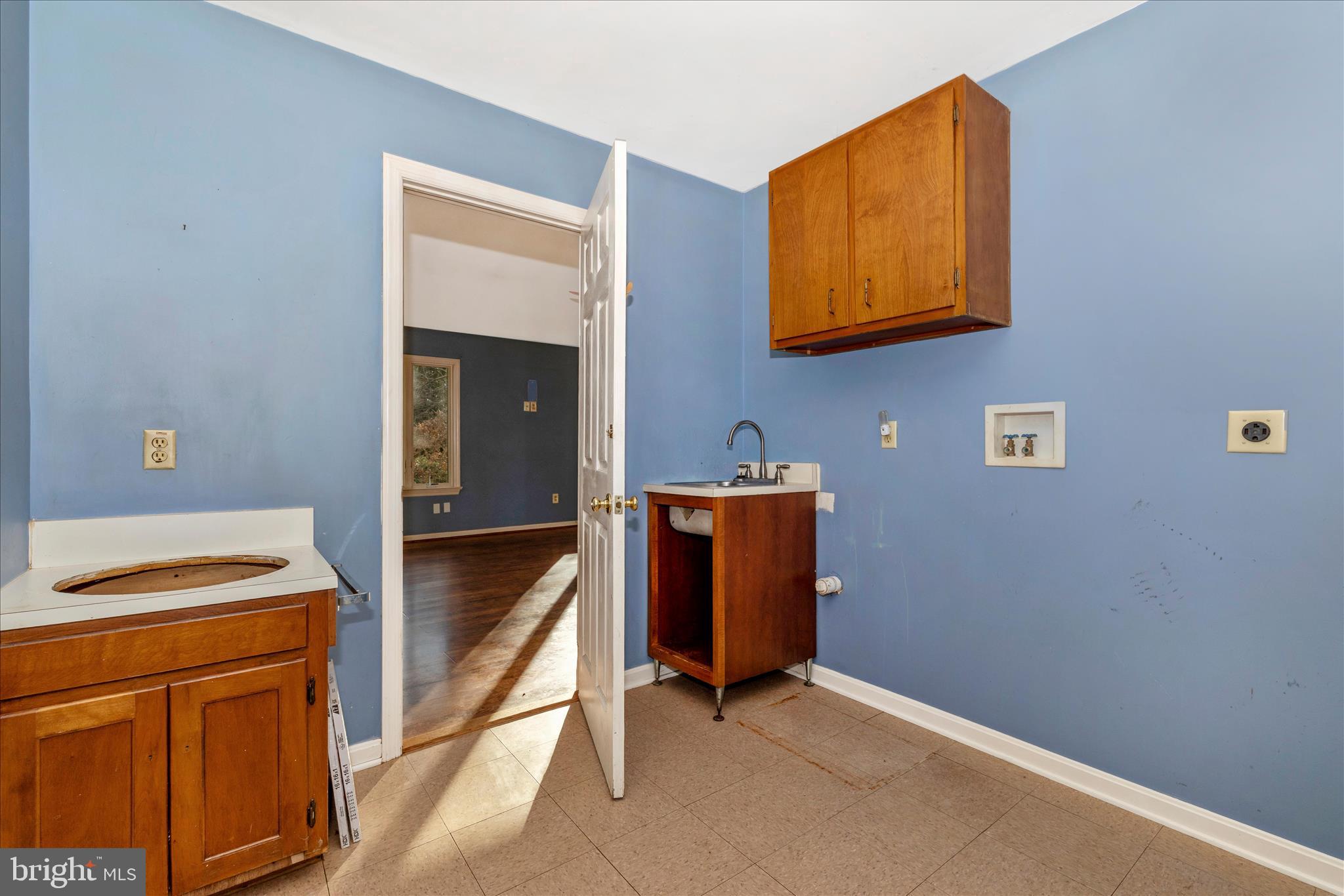 8423 Palmer Road Middletown, MD 21769 - Photo 30 of 50 Laundry Room