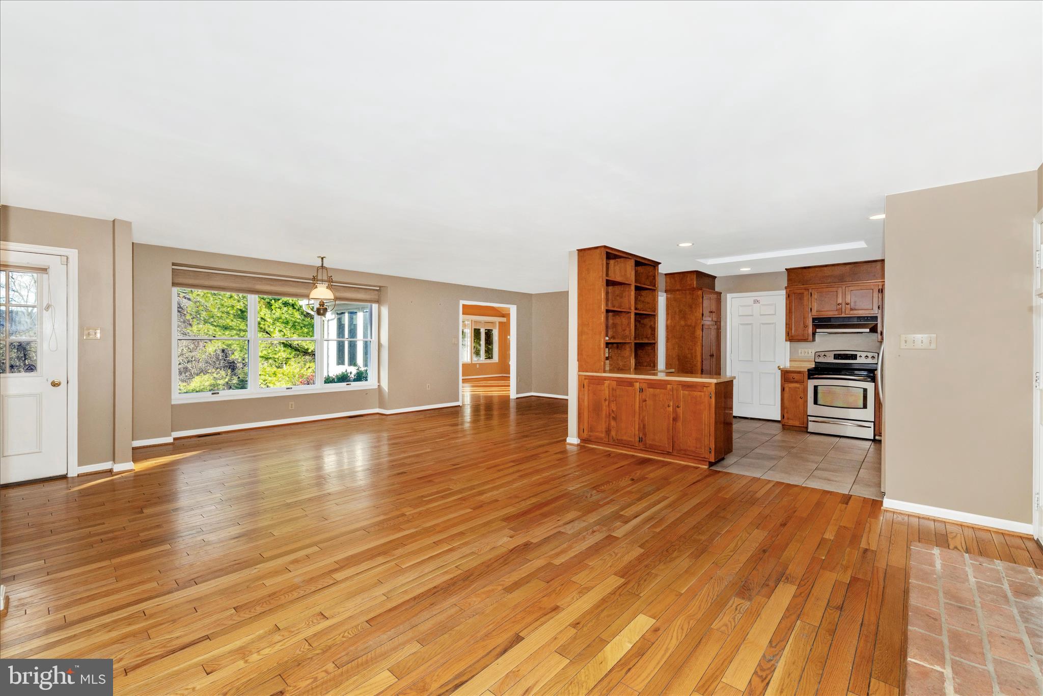 8423 Palmer Road Middletown, MD 21769 - Photo 6 of 50 Living Room