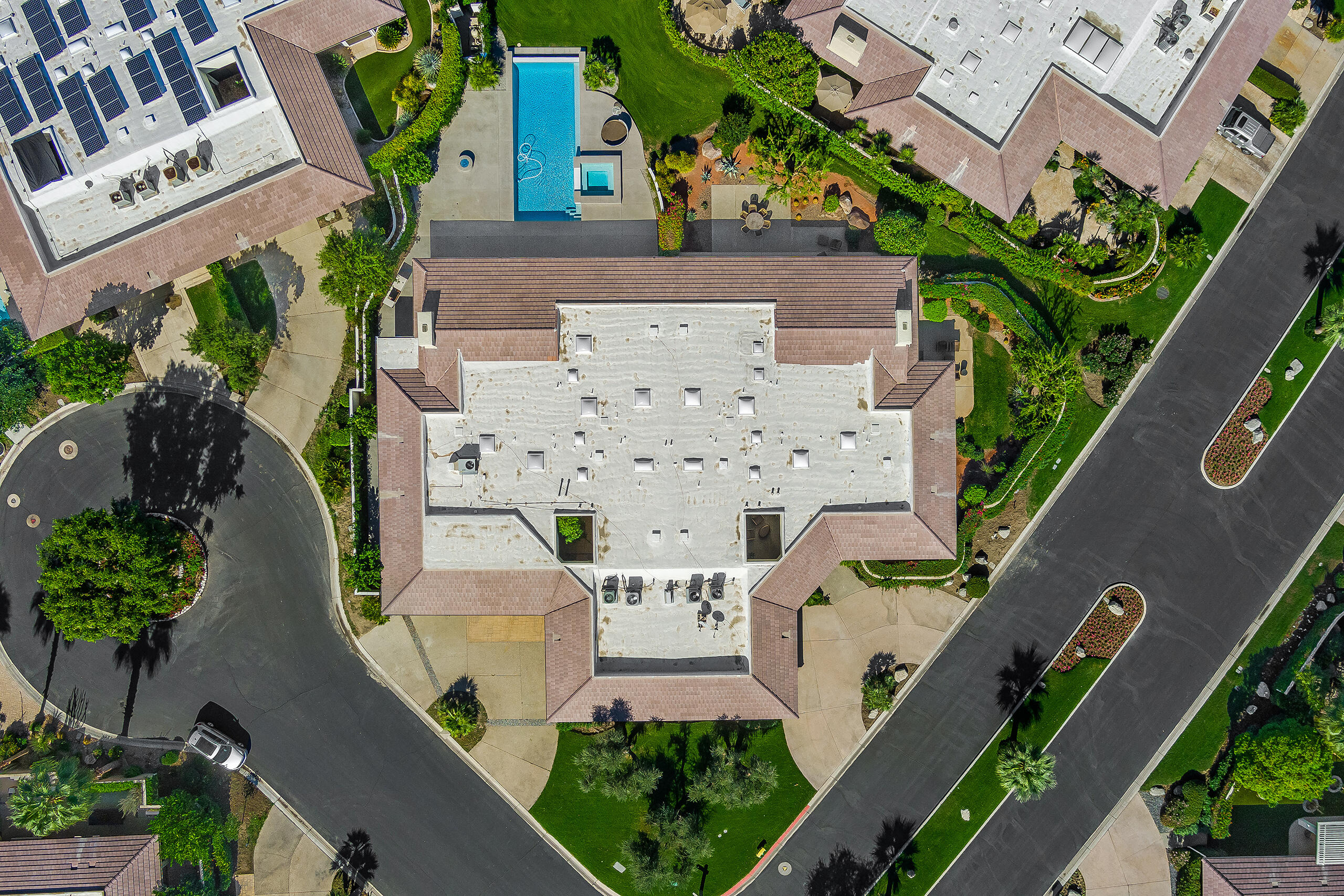 18 Creekside Drive Rancho Mirage, CA 92270 - Photo 36 of 40 an aerial view of multiple houses with yard