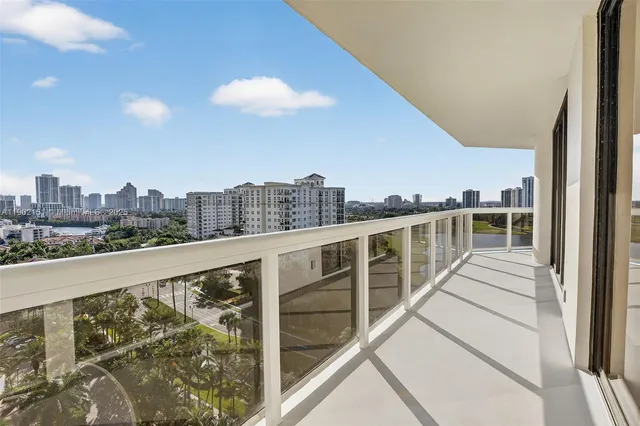 $3,400 | 20185 East Country Club Drive, Unit 1405, Aventura, FL 33180