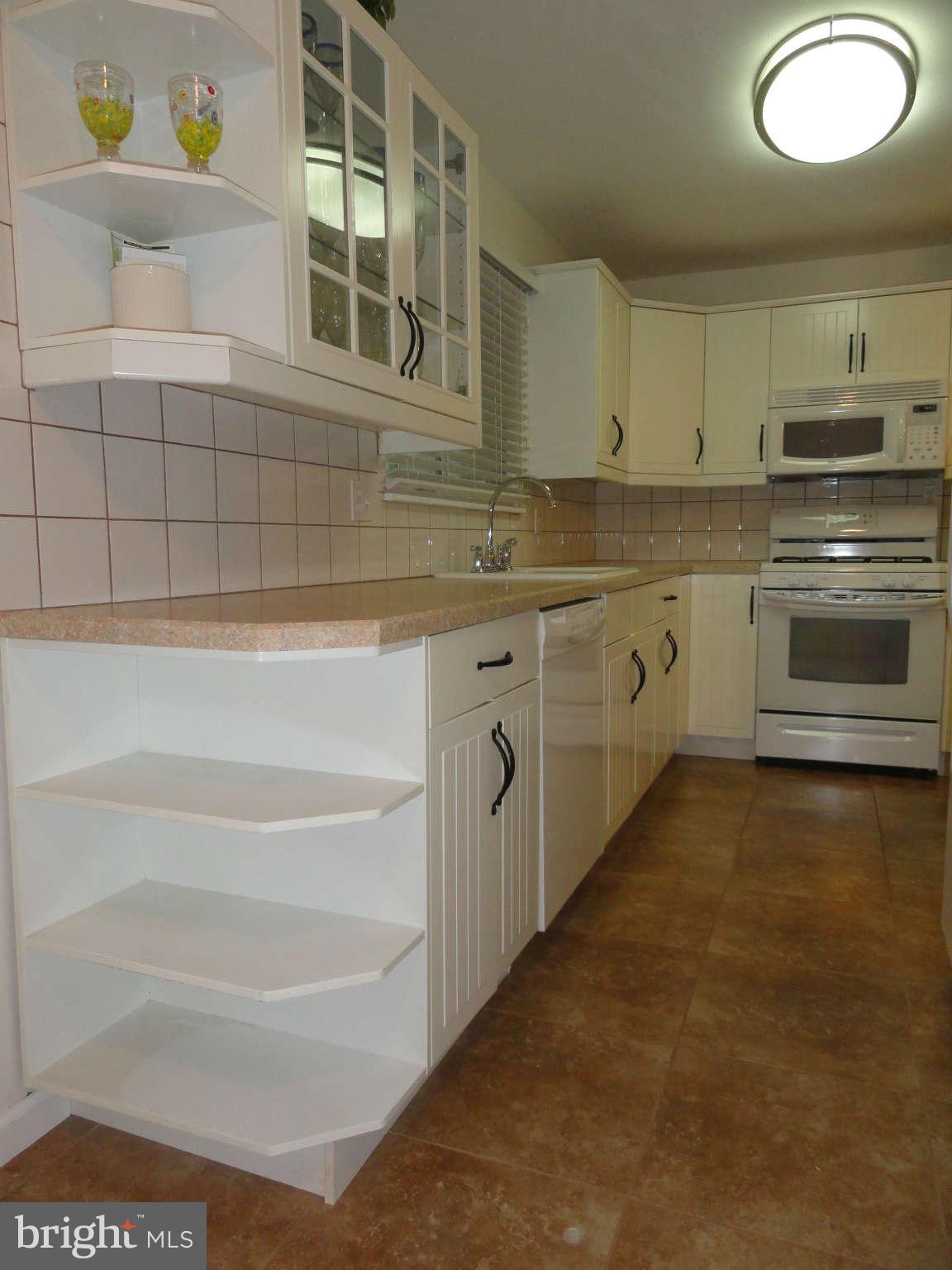 577 Rita Drive Odenton, MD 21113 - Photo 3 of 19 Kitchen