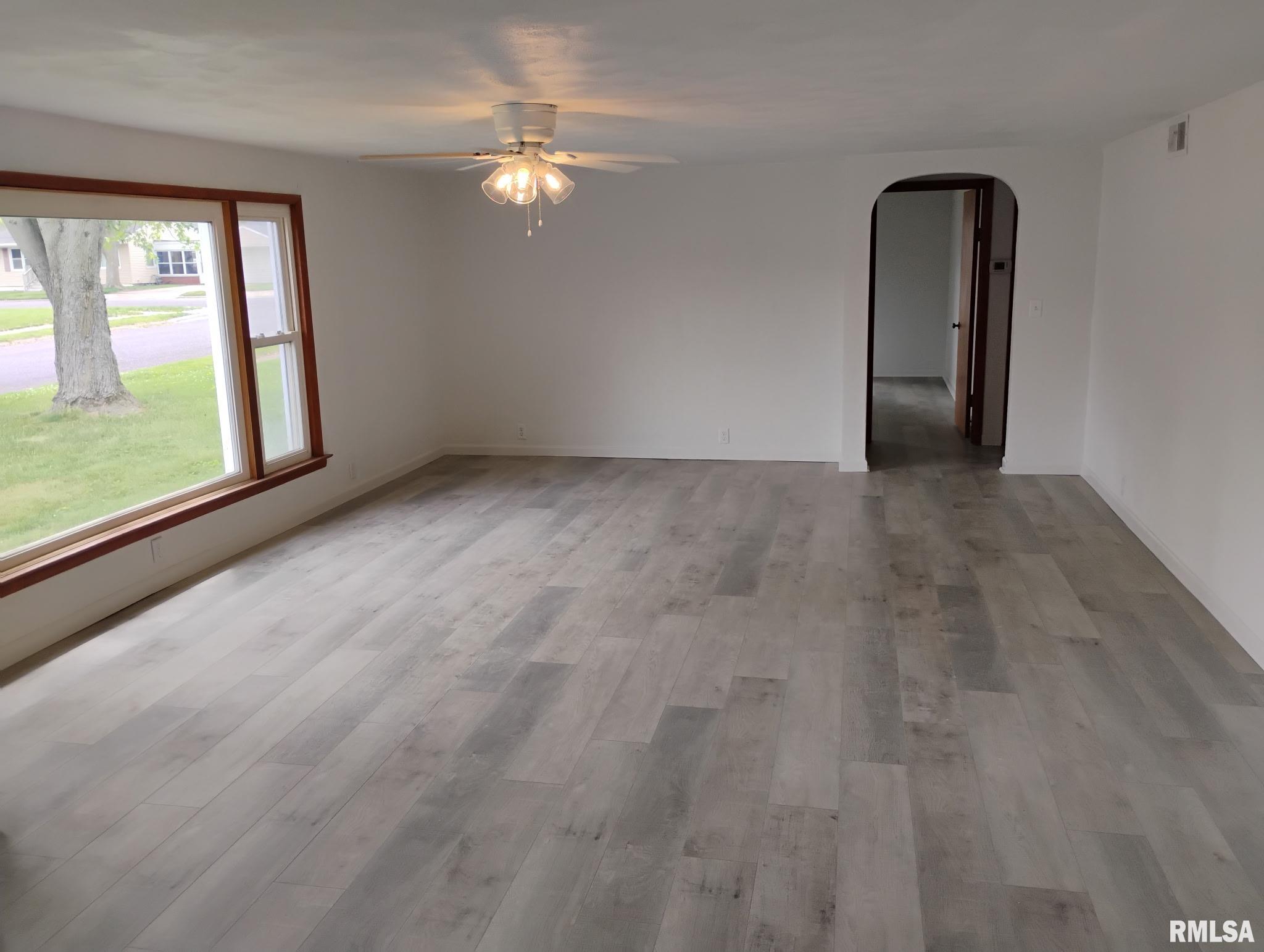 1413 Tennell Road Pekin, IL 61554 - Photo 4 of 16