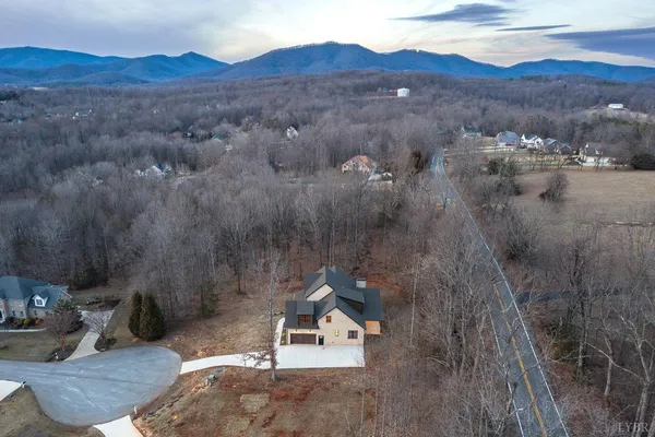 $979,900 | 1148 Val Terrace Court, Forest, VA 24551