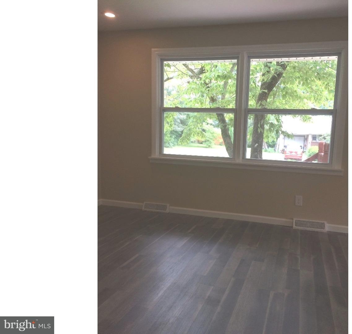 917 Bentley Road Lindenwold, NJ 08021 - Photo 8 of 20 Dining Room