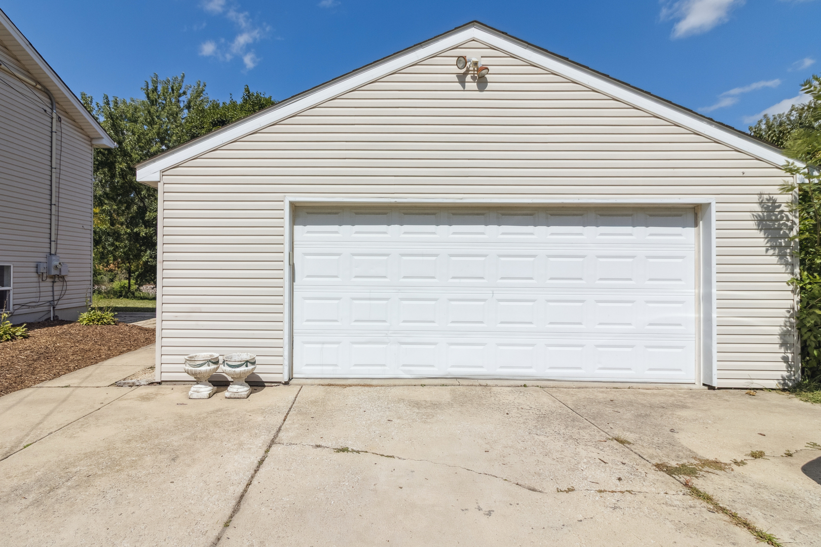 1243 Jericho Road Aurora, IL 60506 - Photo 25 of 25 a front view of a house