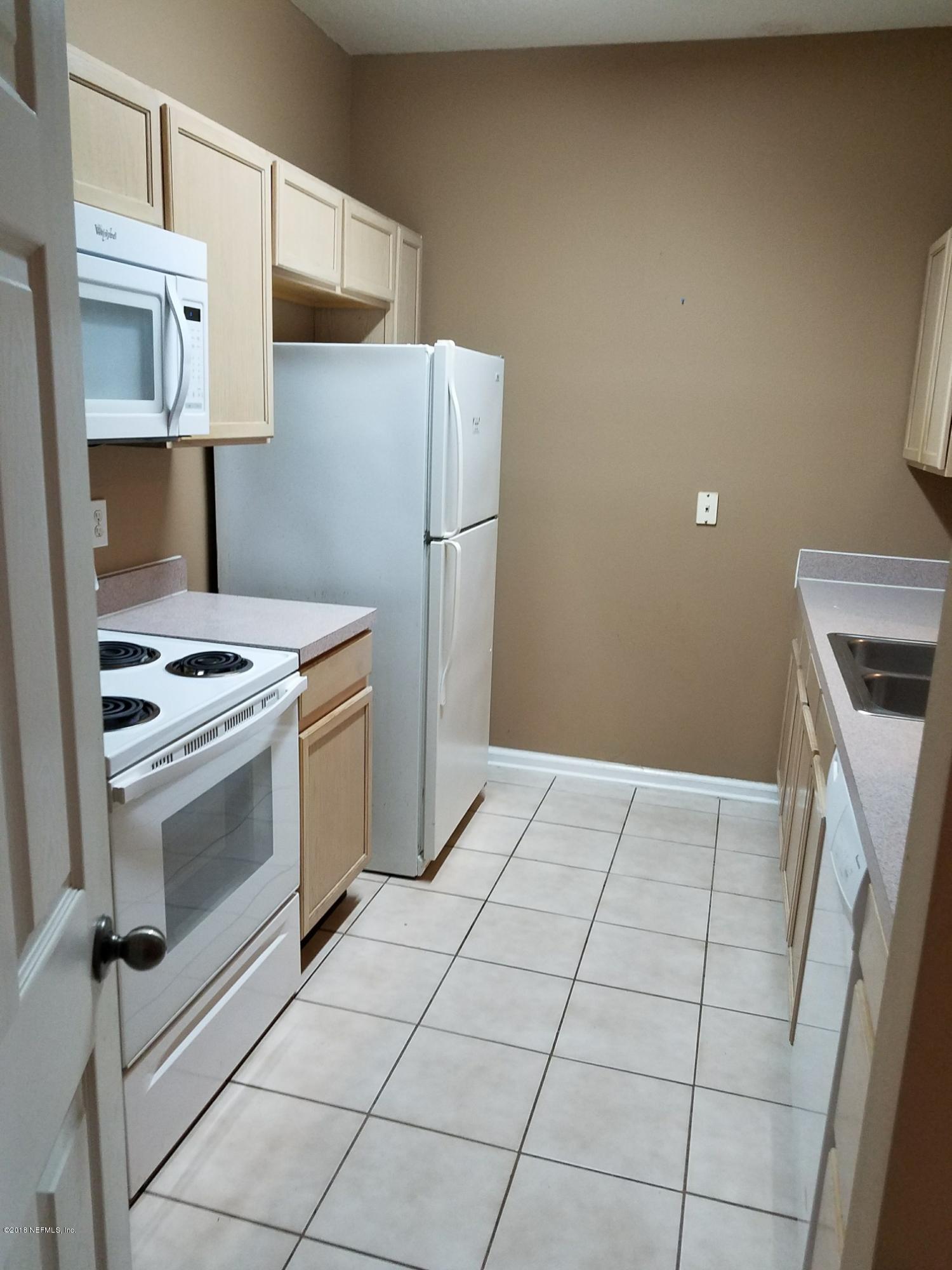 10550 Baymeadows Road, Unit 525 Jacksonville, FL 32256 - Photo 3 of 14 kitchen (3)