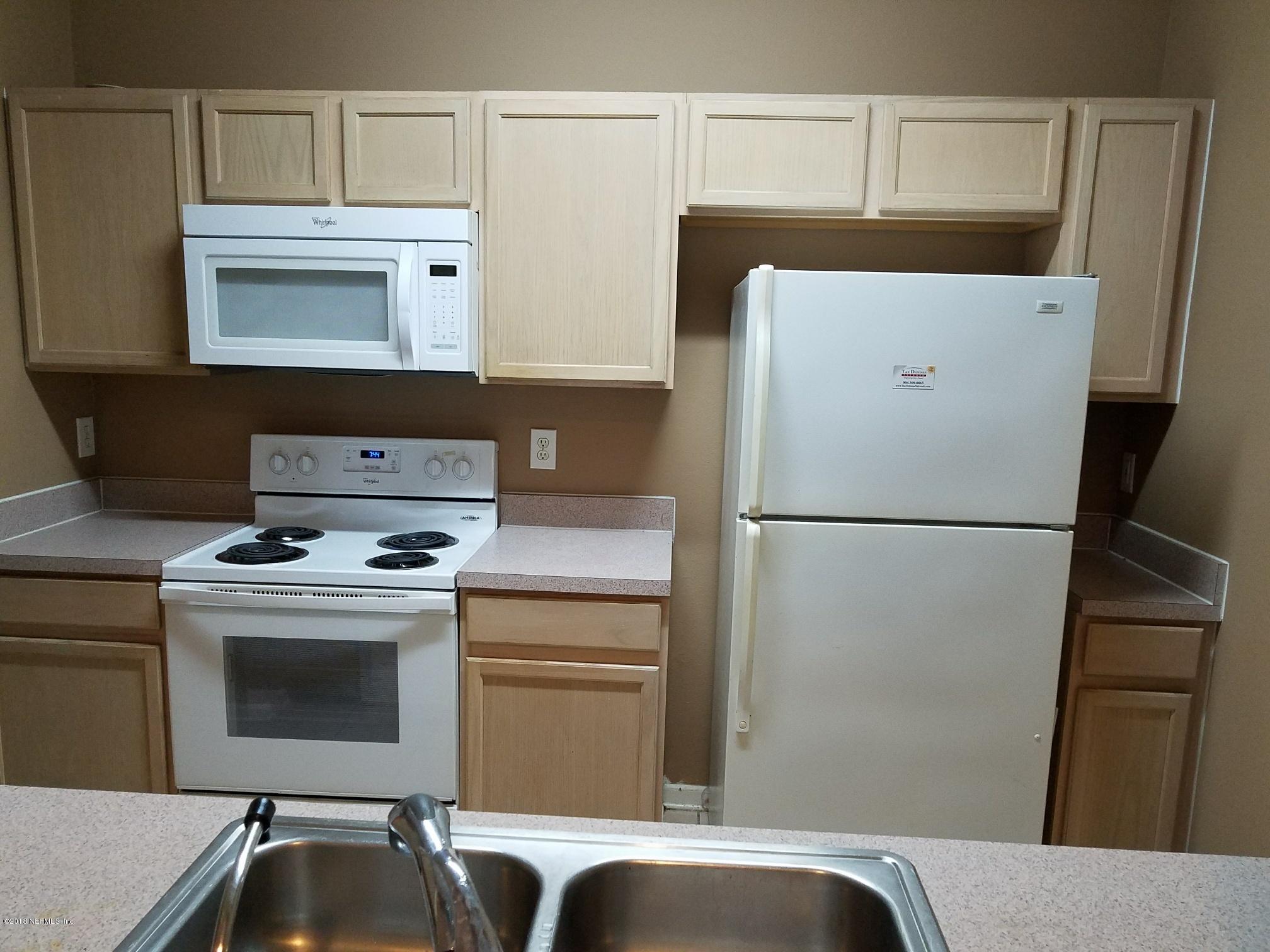 10550 Baymeadows Road, Unit 525 Jacksonville, FL 32256 - Photo 4 of 14 kitchen