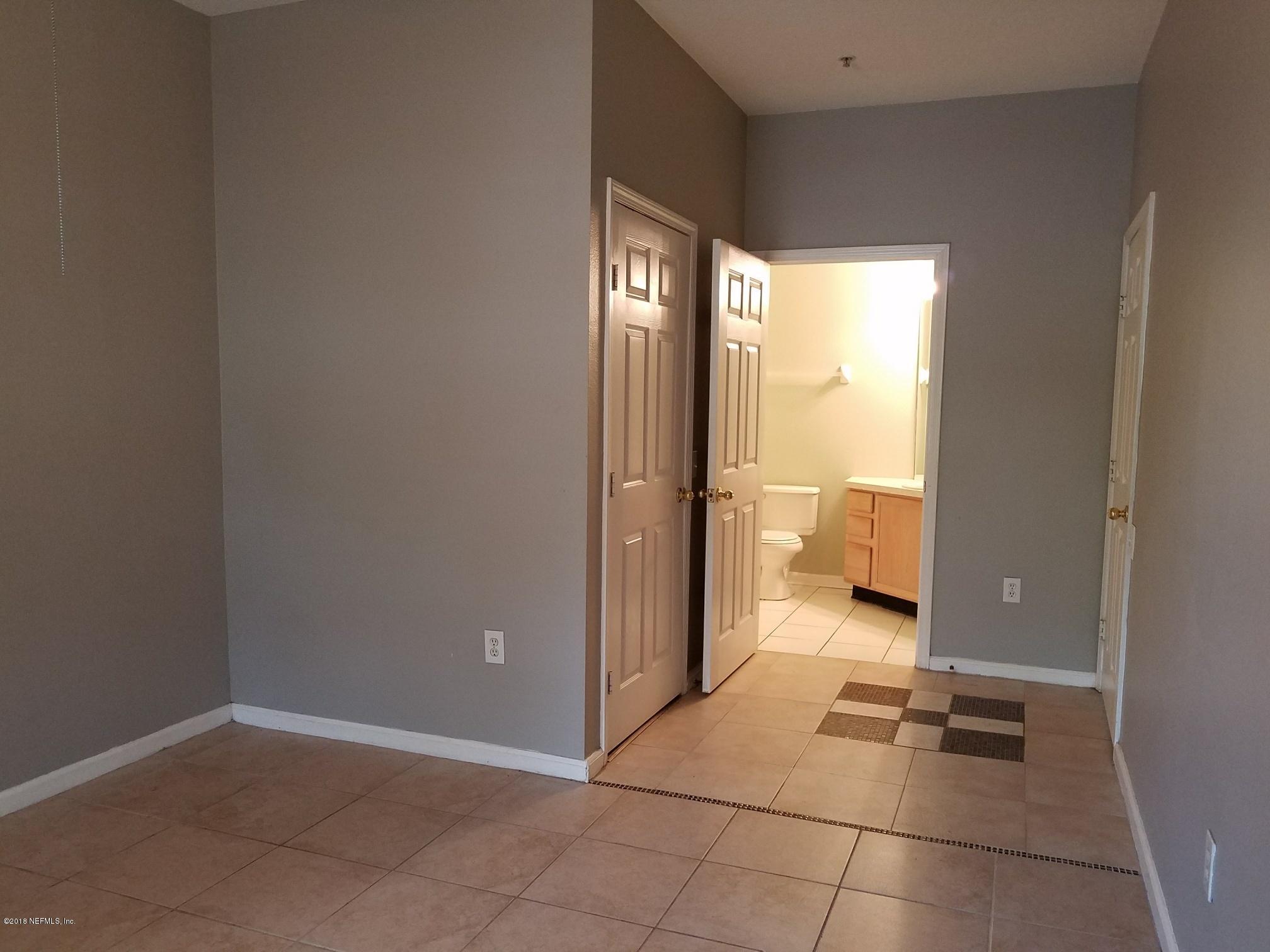 10550 Baymeadows Road, Unit 525 Jacksonville, FL 32256 - Photo 8 of 14 mstr bath
