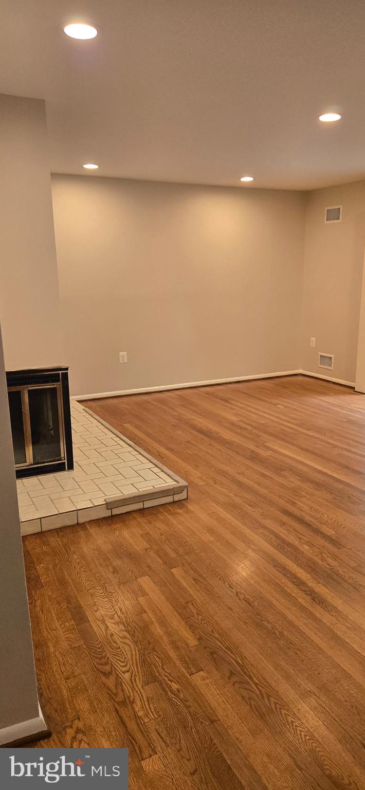 10612 Crossing Creek Road Potomac, MD 20854 - Photo 12 of 46 Gallery Image 12