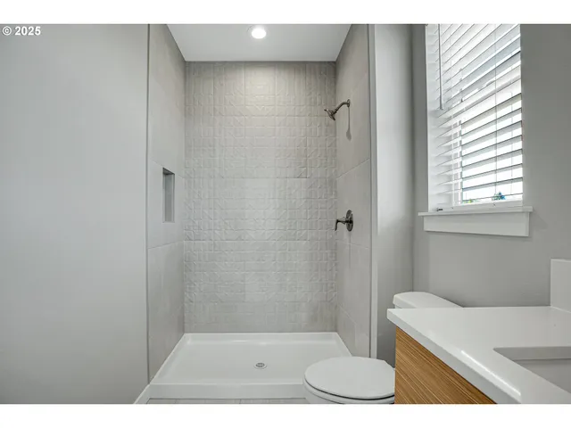 $989,000 | 16505 Northwest Liberty Street, Portland, OR 97229