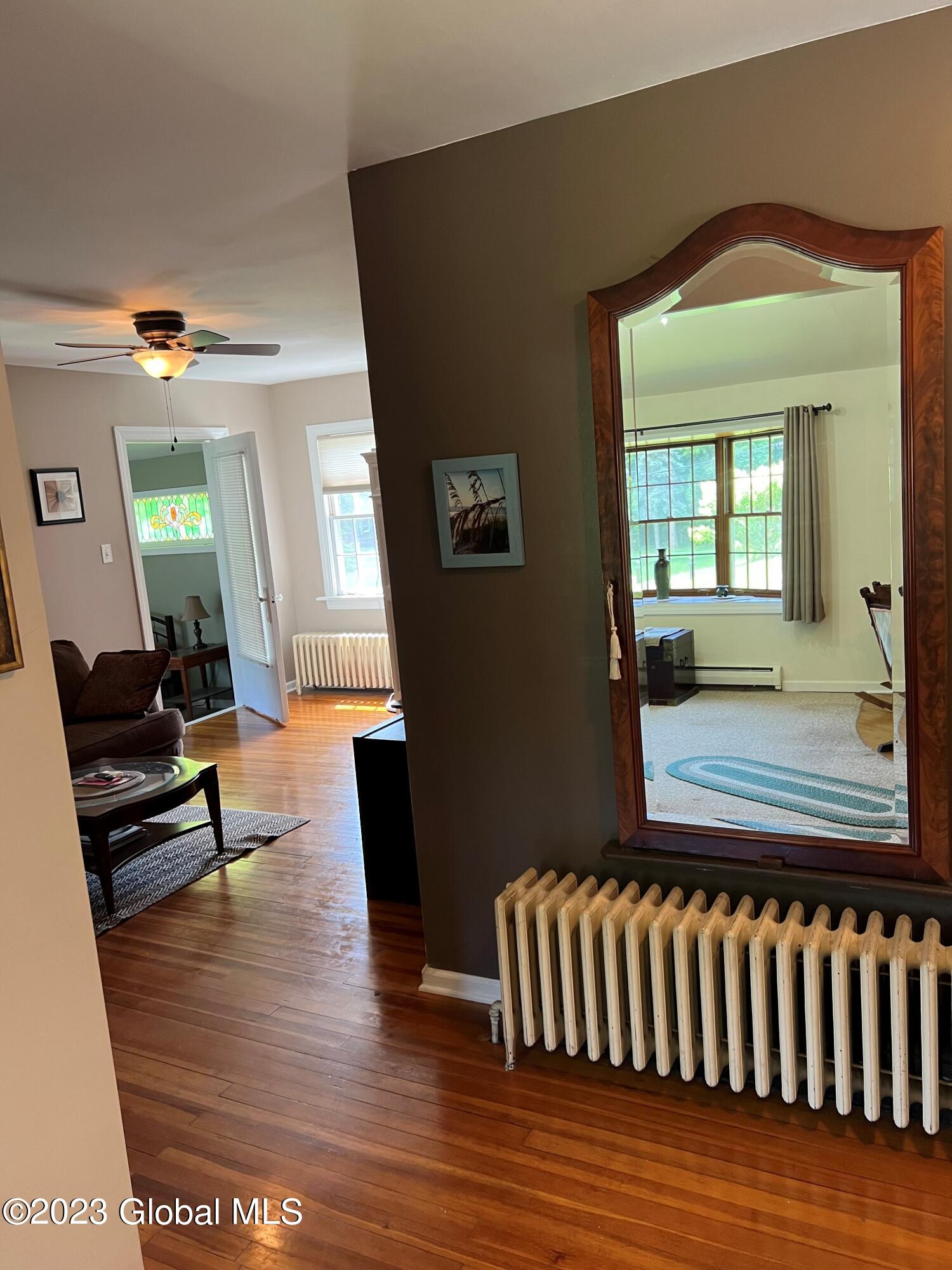 96 Schermerhorn Road Rotterdam, NY 12306 - Photo 10 of 39 Living Room