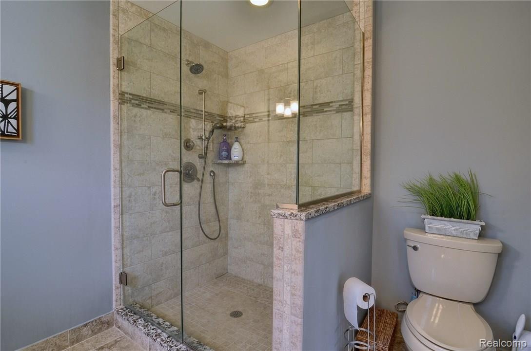 1880 North Fairview Lane Rochester, MI 48306 - Photo 20 of 33 Master_Bathroom_2nd_View.jpg
