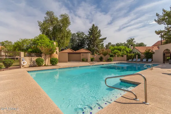 $2,000 | 921 West University Drive, Unit 1087, Mesa, AZ 85201