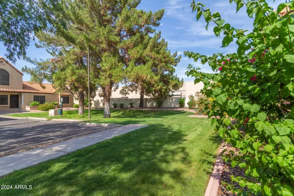 $2,000 | 921 West University Drive, Unit 1087, Mesa, AZ 85201