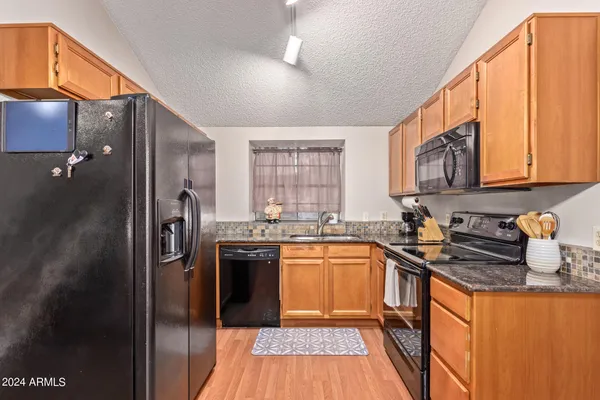 $2,000 | 921 West University Drive, Unit 1087, Mesa, AZ 85201