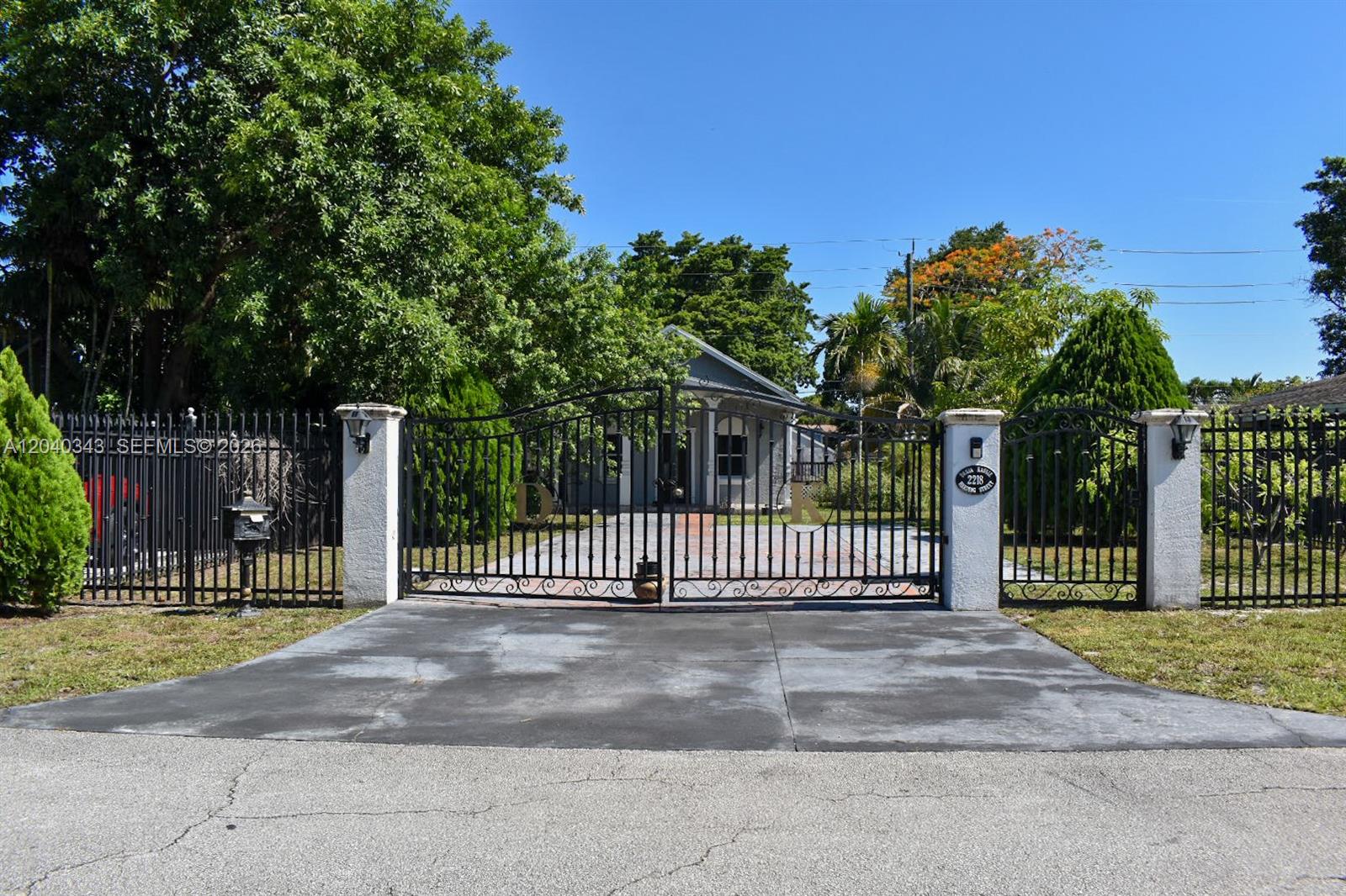 2218 Harding Street Hollywood, FL 33020 - Photo 5 of 105