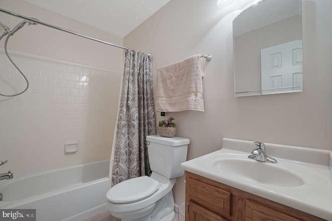 2177 Ambleside Court Frederick, MD 21702 - Photo 34 of 55 level 2 hallbath (barely used)