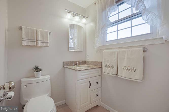 2177 Ambleside Court Frederick, MD 21702 - Photo 42 of 55 Master bath on back of house