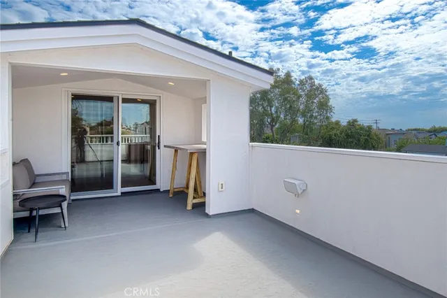 a view of backyard and entertaining space