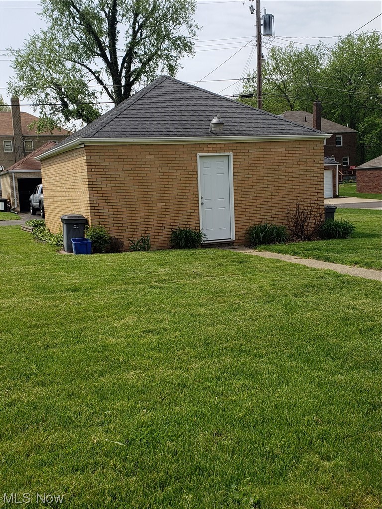 501 Raff Road Northwest Canton, OH 44708 - Photo 4 of 12 garage