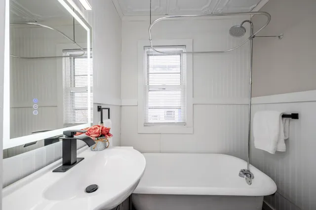 $99,999 | 1216 Broadway, Benton Harbor, MI 49022